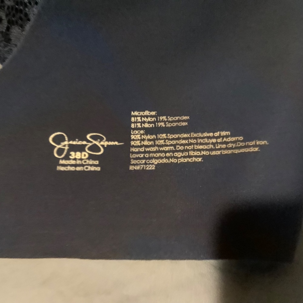 Jessica Simpson underwire - Picture 2 of 2